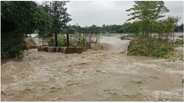 River water flowing into Silchar through Bethukandi embankment; "Public damaged the site in May," Dept. - Barak Bulletin